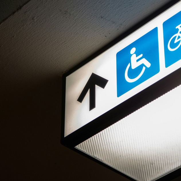 image of wheelchair sign and arrow